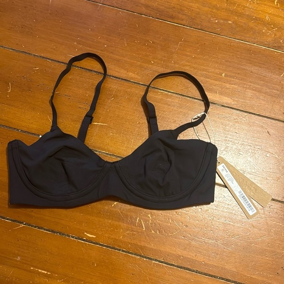 SKIMS Fits Everybody Unlined Demi Bra | Onyx | 32B - Picture 3 of 8